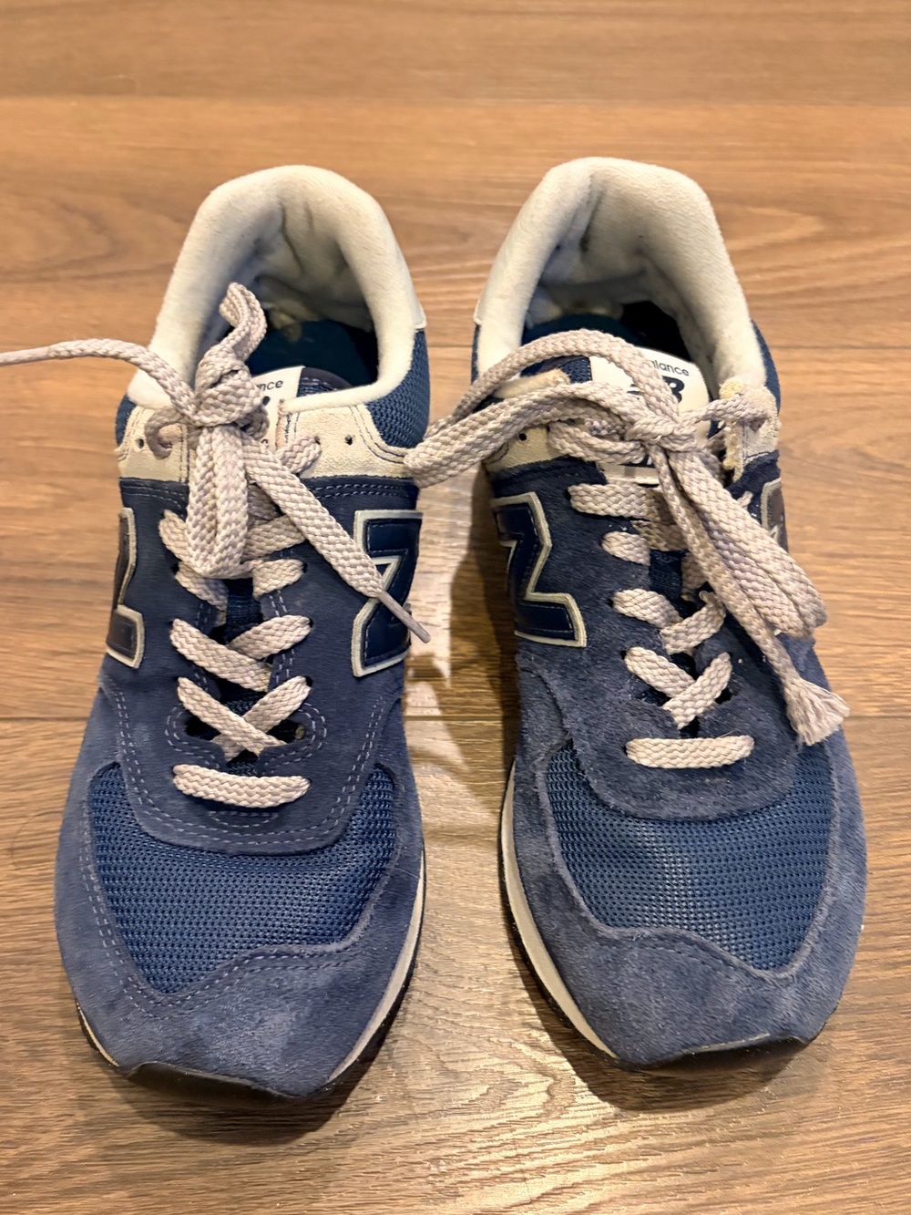 New Balance 574 Suede Retro Sneakers Women’s size 8 Navy